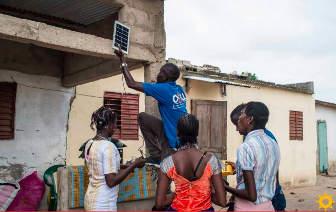 AmaranteConsult's tweet photo. Au #Senegal @UNCDFdigital a appuyé 2 acteurs pour la mise en place d’un système #PayAsYouGo permettant aux populations rurales d’accéder à l’énergie propre. Découvrez ici l’étude de cas qui relate les #leçonsapprises: https://t.co/3mwa09zlM6 https://t.co/lYkTLMEheE