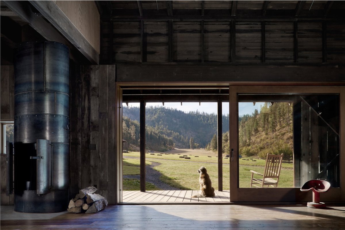 homeditcom's tweet photo. Old Canyon Barn Converted Into A Modern Retreat Using Salvaged Materials https://t.co/3ykfotOBHQ @miqadessh https://t.co/SELPUXoOBe