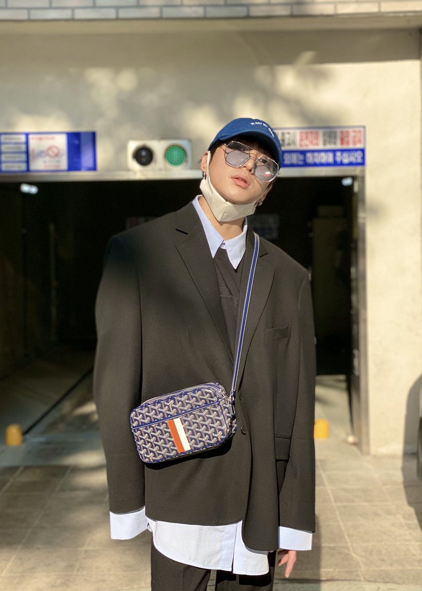 official_yoon_'s tweet photo. 배경과 하나가 되어 햇살을 맞으리 https://t.co/IodzTRQSxC