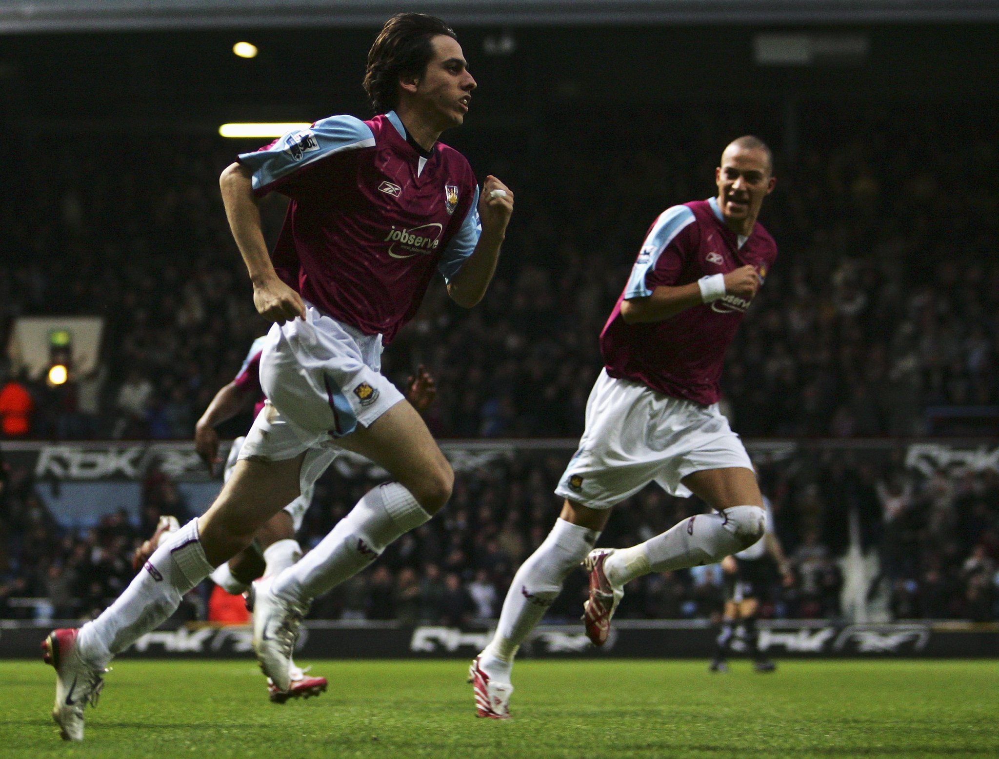 On behalf of skinny men around the world, we\d just like to wish Yossi Benayoun a very happy birthday.

