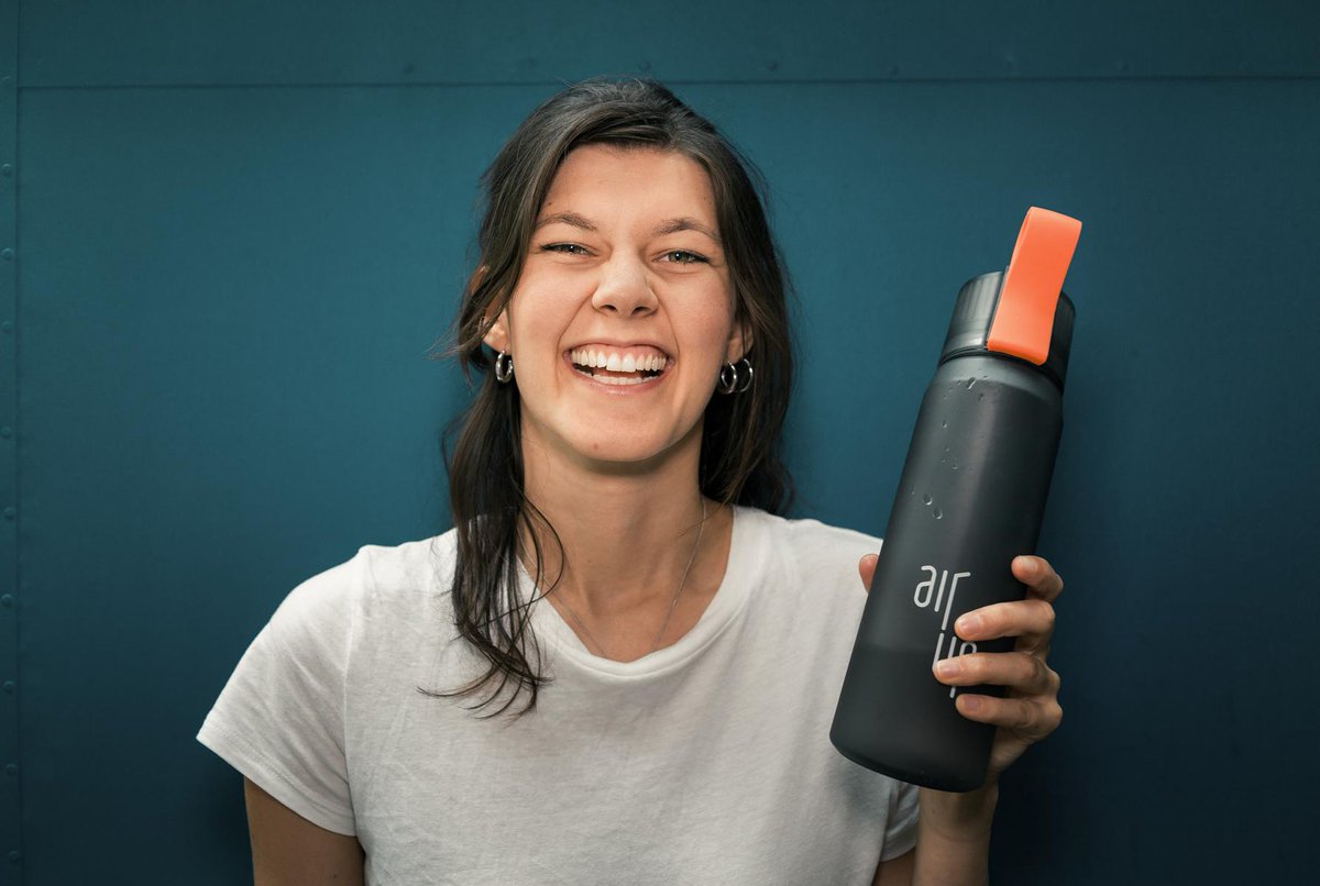 startstoriesde's tweet photo. air up im #siebenfragenstartuppitch! Das spannende Interview mit der Mitgründerin Lena findet ihr jetzt auf @startstoriesde https://t.co/PbQpAQ4ATJ