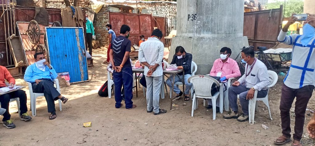 AmitShah4BJP's tweet image. • રાજ્ય સરકારની &apos;અન્ન બ્રહ્મ યોજના&apos; અંતર્ગત વાસણા વોર્ડના યોગેશ્વર નગર માં પરપ્રાંતીયોની યાદી તૈયાર કરવાની કામગીરી શરૂ કરવામાં આવી છે રાજ્ય સરકારની આવી જનપયોગી યોજના બદલ માન. મુખ્યમંત્રી શ્રી @vijayrupanibjp સરકારનો હ્રદયપૂર્વક આભાર માને છે.

#Vasna #CovidHelp