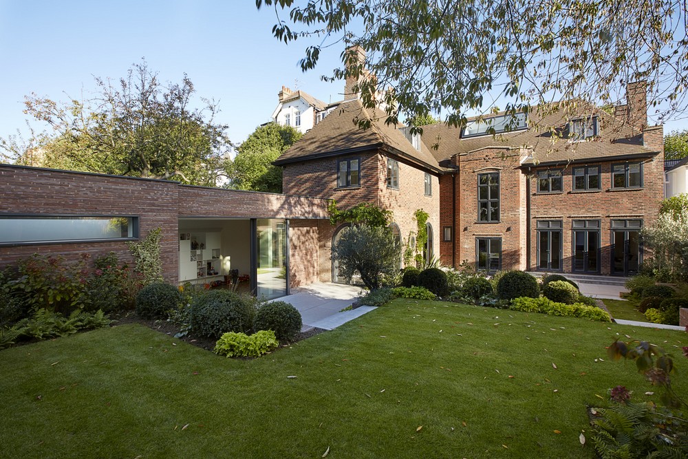 Beautiful Heath House Extension in Hampstead, London - Designed by Patalab Architecture

e-architect.co.uk/london/heath-h…

#HampsteadHome #ExtendedLondonProperty #EnglishArchitecture 
#NorthWestLondon <a href="/_Patalab/">Patalab Architects</a>