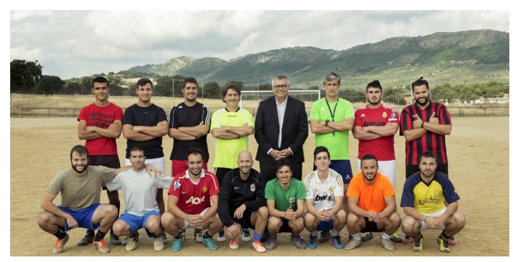 Se nos va un amigo, un fuerte abrazo a toda la familia, lucho todo lo pudo, como con aquellos defensas a los que se enfrentó, DEP Michael, te recordaremos con aquellas charlas que nos dabas y esa sonrisa.