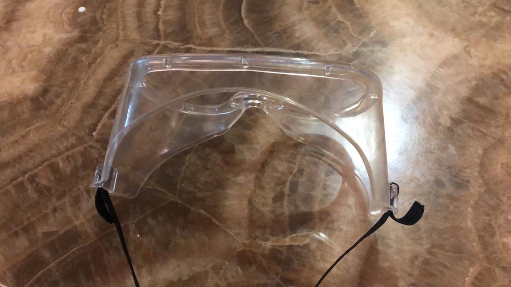 rohinigera1's tweet photo. Safety gear( safety goggles, masks , face shields, thermal scanners ) available for health workers ! Kindly msg for orders!! #COVID19 #protectiongear #safetygear #LetsFightCoronaTogether https://t.co/sA91FsImqH