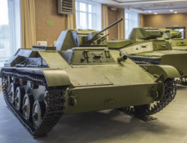 Танк 400 москва. Т-40 лёгкий танк. Танк т 40 легкий СССР. Плавающий танк т-40. Легкий плавающий танк т-40.
