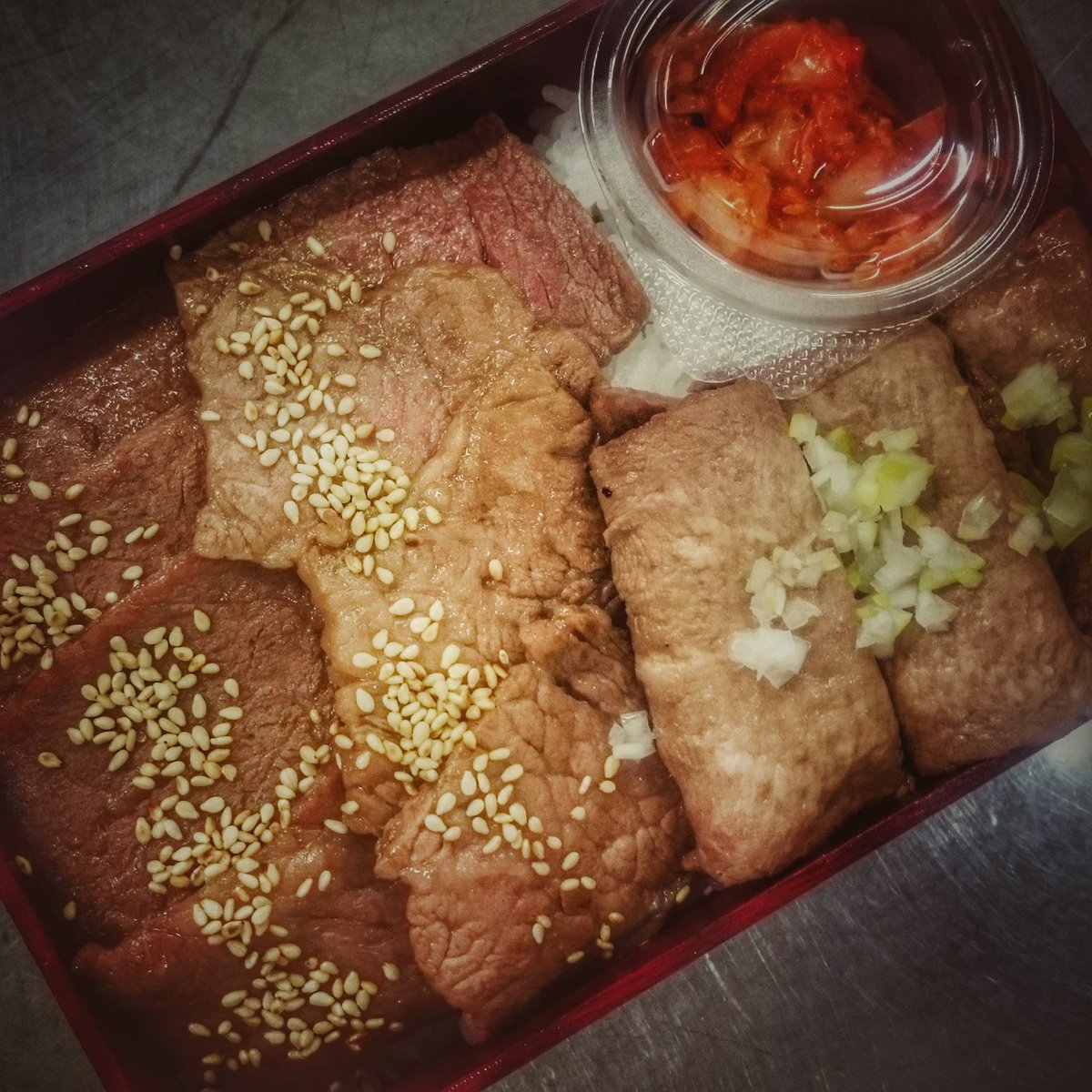 れんが亭つくば店 れんが亭のお弁当 こちらはご予算1500円 税別 でご注文頂いたタン カルビ ロースの焼肉重 れんが亭つくば店 れんが亭のお弁当 こちらはご予算1500円 税別 でご注文頂いたタン カルビ ロースの焼肉重