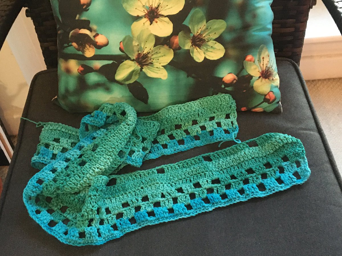 WoolnBooks's tweet photo. Feeling the blues?
#crochet #shawl #lockdown https://t.co/9KUlm3Fo6V