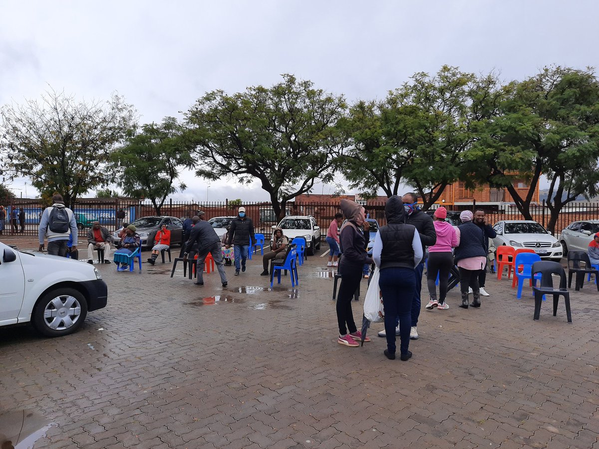 TeamNews24's tweet photo. I am at the Mamelodi Baptist Church this morning where the Collen Mashawana Foundation in partnership with Afribiz Invest will be donating food parcels to residents who have come out in numbers. #day32oflockdown #foodparcels (@Sesona_Ngqaks) https://t.co/2OSSui7tWY