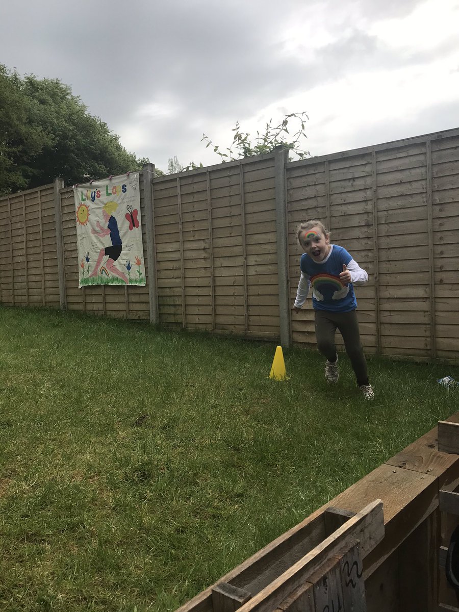 Day 2 - not even the rain will put this girl off. So much love and pride for her right now 🥰 #lilys100laps #NHSThankYou #COVID19 <a href="/BroHyddgen/">Ysgol Bro Hyddgen</a>