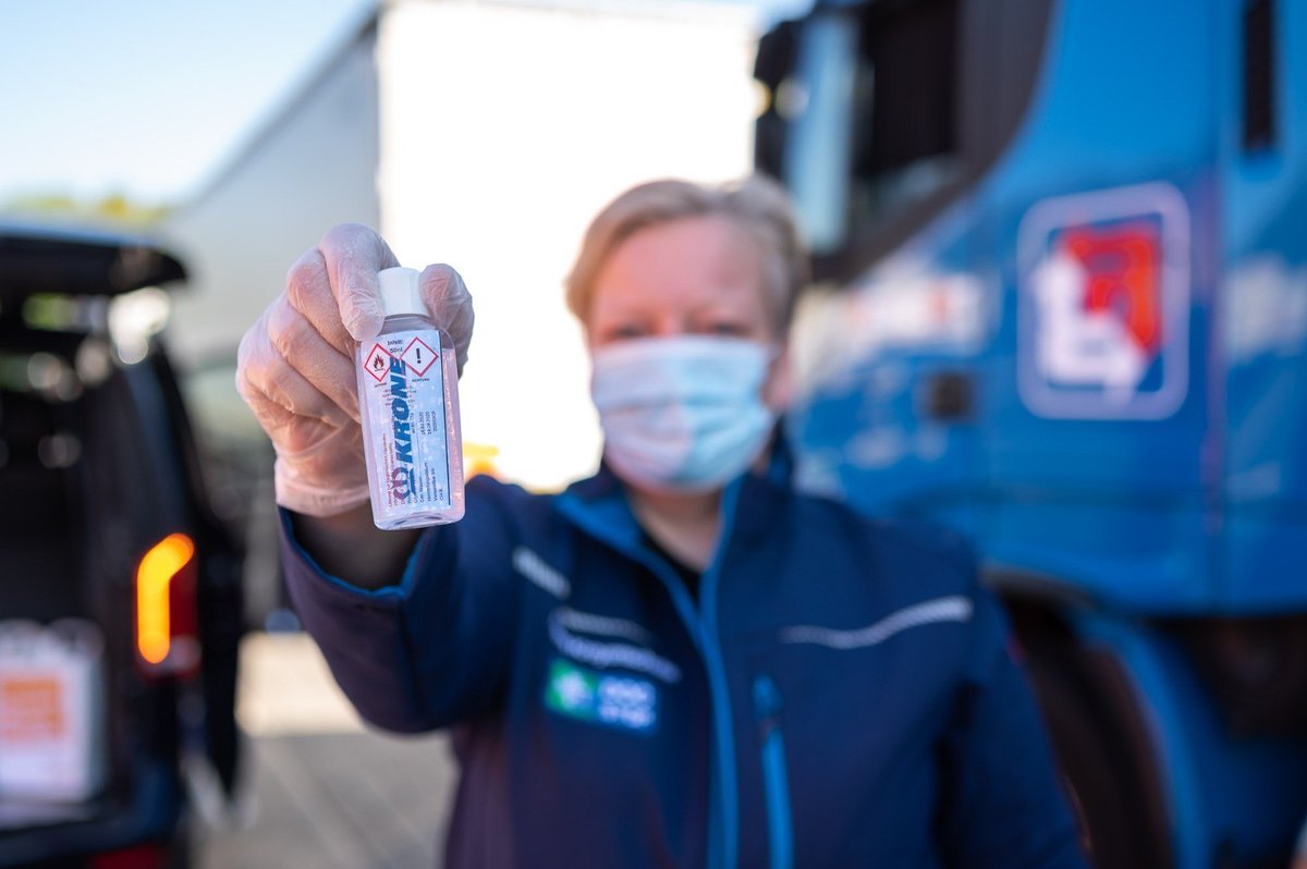 KroneTrailer's tweet photo. KRONE supports industry initiative #Logistikhilft and other aid campaigns that make the everyday life of truck drivers easier. #stayathome #DocStop #thankyou #Danke
Read more: https://t.co/3MruPzffSm https://t.co/XIFIa6cqsC