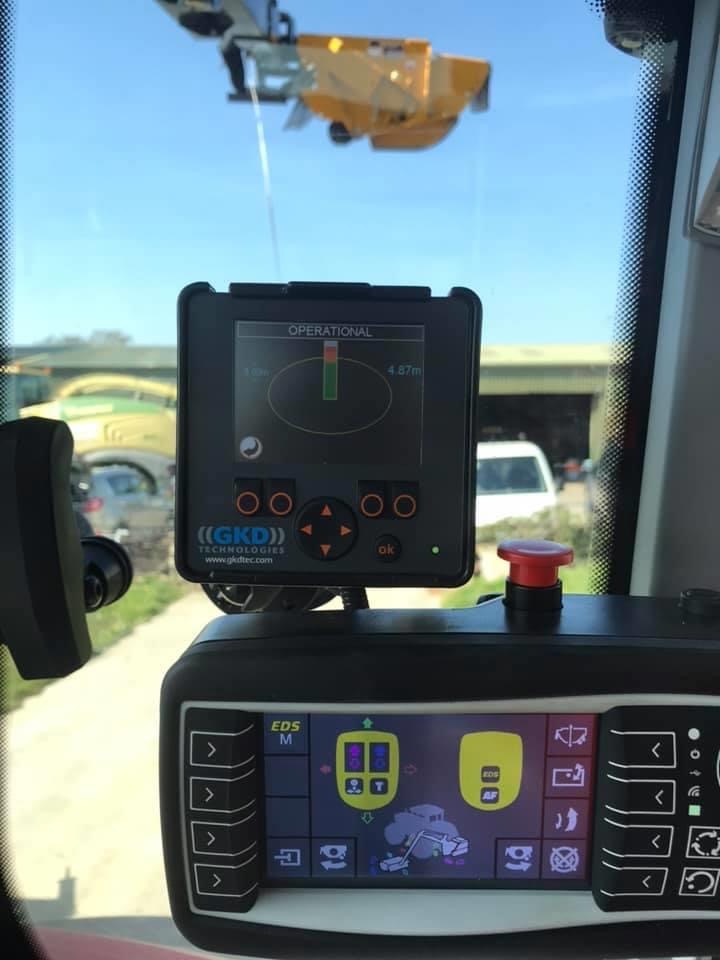 gkdtechnologies's tweet image. Another #safe install of two GKD SensorSafe height limiters installed on two @ValtraGlobal and @McConnelPower Arms - fitted by Richards Road &amp;amp; Rail Plant Services. Allowing safe use around overhead power lines. #socialdistancing #safeinstall #loneworker #safetyfirst