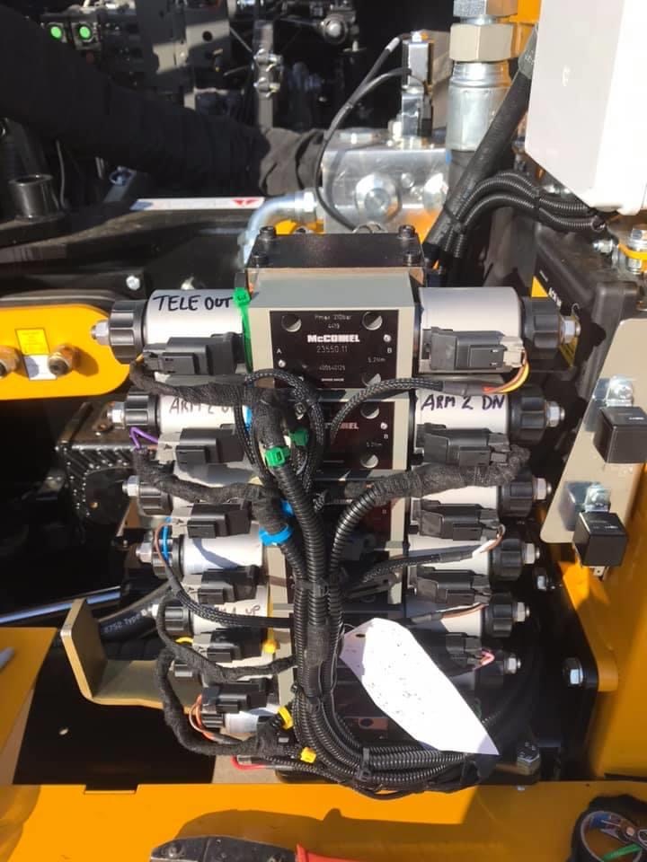 gkdtechnologies's tweet image. Another #safe install of two GKD SensorSafe height limiters installed on two @ValtraGlobal and @McConnelPower Arms - fitted by Richards Road &amp;amp; Rail Plant Services. Allowing safe use around overhead power lines. #socialdistancing #safeinstall #loneworker #safetyfirst