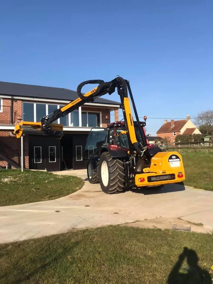 gkdtechnologies's tweet image. Another #safe install of two GKD SensorSafe height limiters installed on two @ValtraGlobal and @McConnelPower Arms - fitted by Richards Road &amp;amp; Rail Plant Services. Allowing safe use around overhead power lines. #socialdistancing #safeinstall #loneworker #safetyfirst