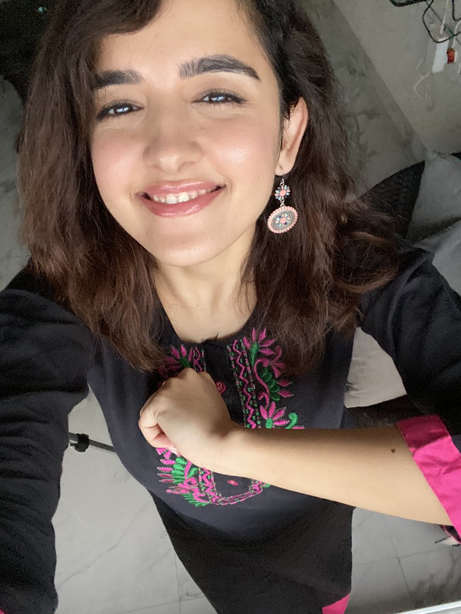 ShirleySetia's tweet photo. Naya video kaisa laga?  🙋🏻‍♀️🖤💗

#ShirleySpeaks https://t.co/S9piw0B0AV