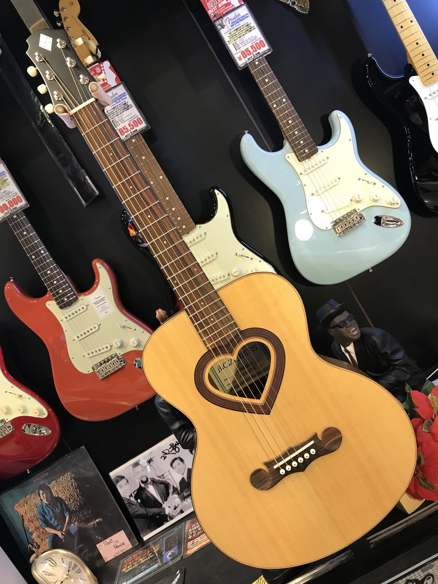 dustbowl_i's tweet photo. ダストボウル #前橋店 です。
ちょっと気軽に弾くのに
#小振りなギター はいかがですか?
#Fender #Parlor #CP60S
#Zemaitis #CAM60H
#Pignose #PGG200
#AntiqueNoel #AM0
https://t.co/A66hVv4V6A
https://t.co/vphGVmR1az https://t.co/nJCUwJJU4g