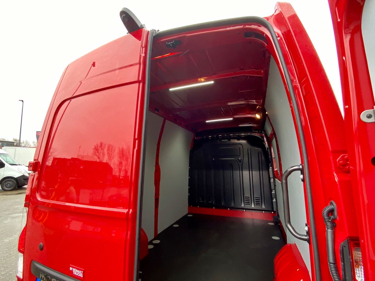 DoolaardBV's tweet photo. Alweer de tweede en derde Renault Master Red Editions voor van Domburg Transport uit Ridderkerk. Deze auto's worden specifiek ingezet voor onderhoud en montagewerkzaamheden. Succes! https://t.co/eTLD9RNZMQ