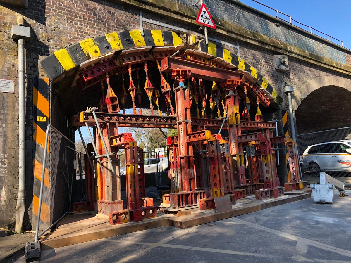 HydraCapsule's tweet photo. Emergency bridge propping, arch temporary works, and hydraulic jacking system - designed, supplied and installed from 12 hours from received telecom 👍👍👏 #propping #bridgejacking #jacking #temporaryworks https://t.co/FBxloF28xa