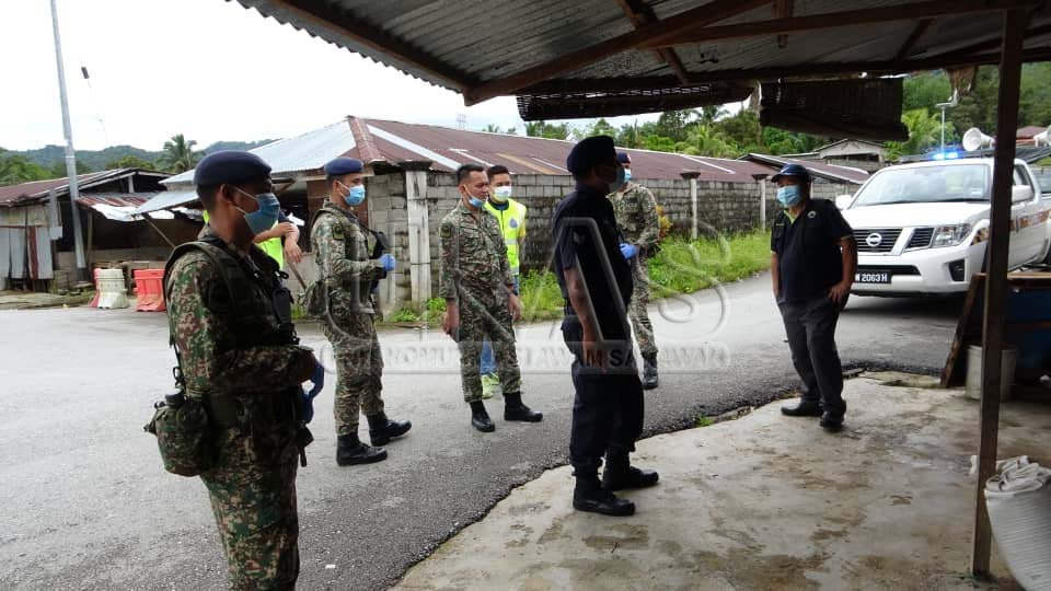 UKASSarawak's tweet photo. MDB, Polis Serta Tentera Lakukan Tinjauan Pematuhan PKP Di Serikin Dan Taiton

Dapatkan berita penuh di FB Unit Komunikasi Awam Sarawak : https://t.co/8FUzOxVRQZ https://t.co/iU5Hr7CUK0