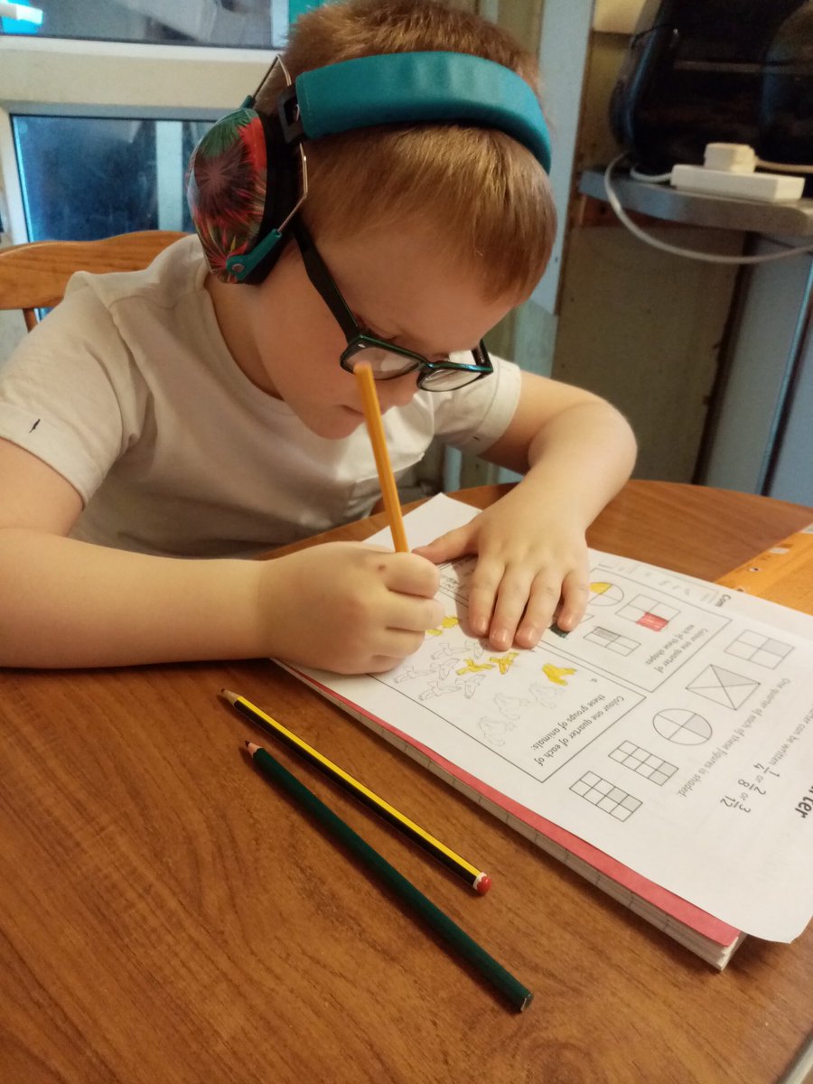 Beccaaayyyyyy's tweet photo. Jake had been learning about quarters and drawing pictures with words that have ar in them. Jaylon has practicing his cvc words and spellings @KingshurstY1 @kingshurstREC @KingshurstPS https://t.co/GhdGdJlOh4