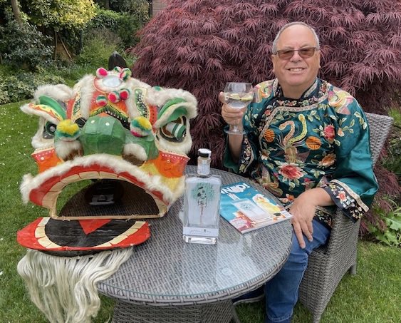 k8owen's tweet photo. @craftginclub  Drinking Pals!  Just the best taste of HK .... xie xie #craftginclub #perfumetreesgin https://t.co/BKUKlBUQRS
