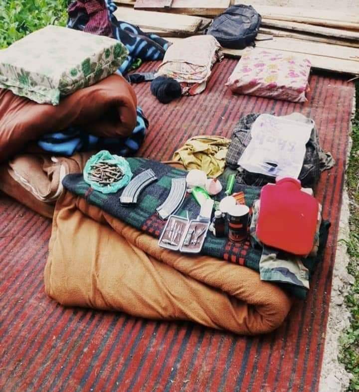 Hurrain_Shah44's tweet photo. #BREAKING

#Militants hideout #busted in Laroo #Kakapora Area Of #Pulwama

#Pulwama : #Security #forces busted a #hideout during #Cordon and #search operation in #Laroo Kakapora #village of South #Kashmir’s #Pulwama district. https://t.co/GdbOJDkQQN