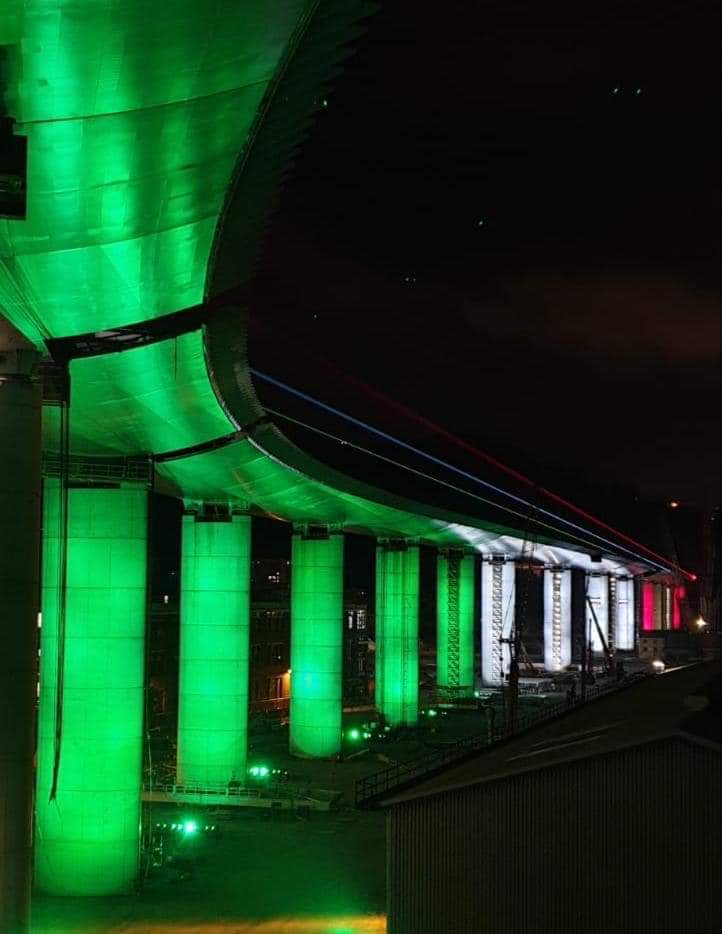 Viva l’Italia che non si arrende e che tra mille difficoltà si rialza e affronta ogni situazione. 
Il #pontedigenova possa essere un simbolo di ripartenza per tutta l’Italia 🇮🇹