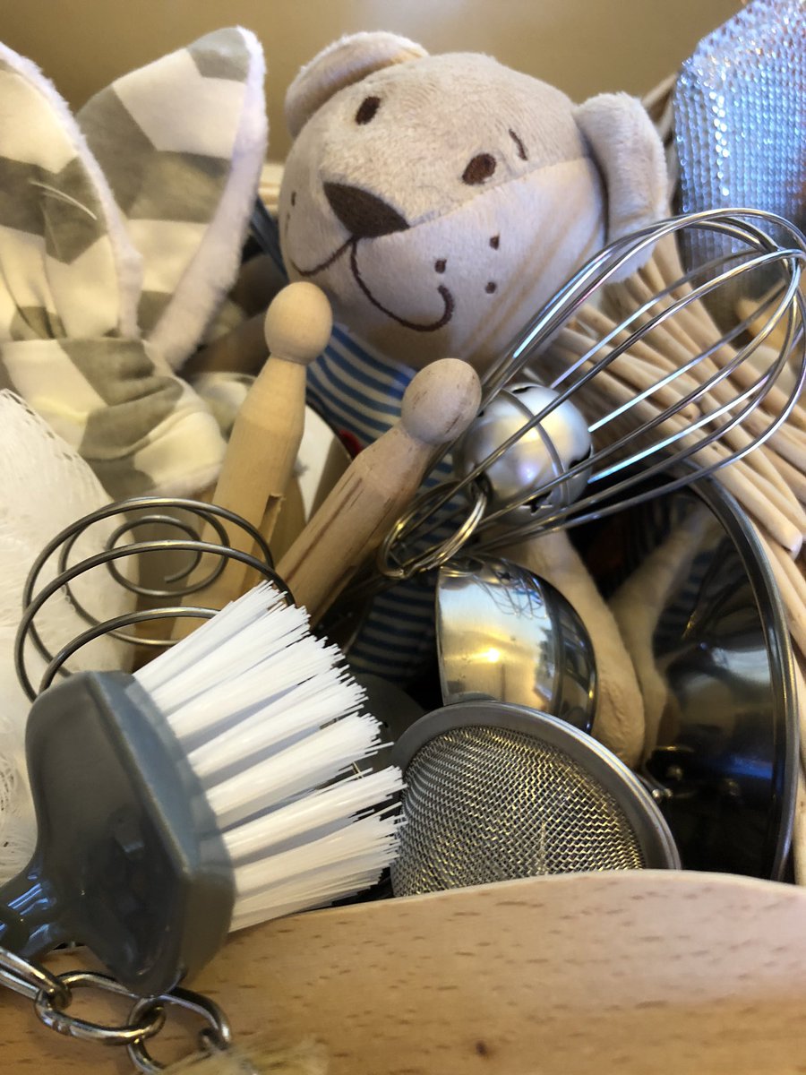 sensorytreasur's tweet image. A small bell inside a whisk makes a fabulous sound 🎶
Supports #listeningskills #coordination #motorskillsdevelopment 
A small pom pom inside a whisk looks good ..... 
Supports #Focus #concentration #coordination #Vision  #Senses  
#sensoryplay #Learning #earlychildhoodeducation