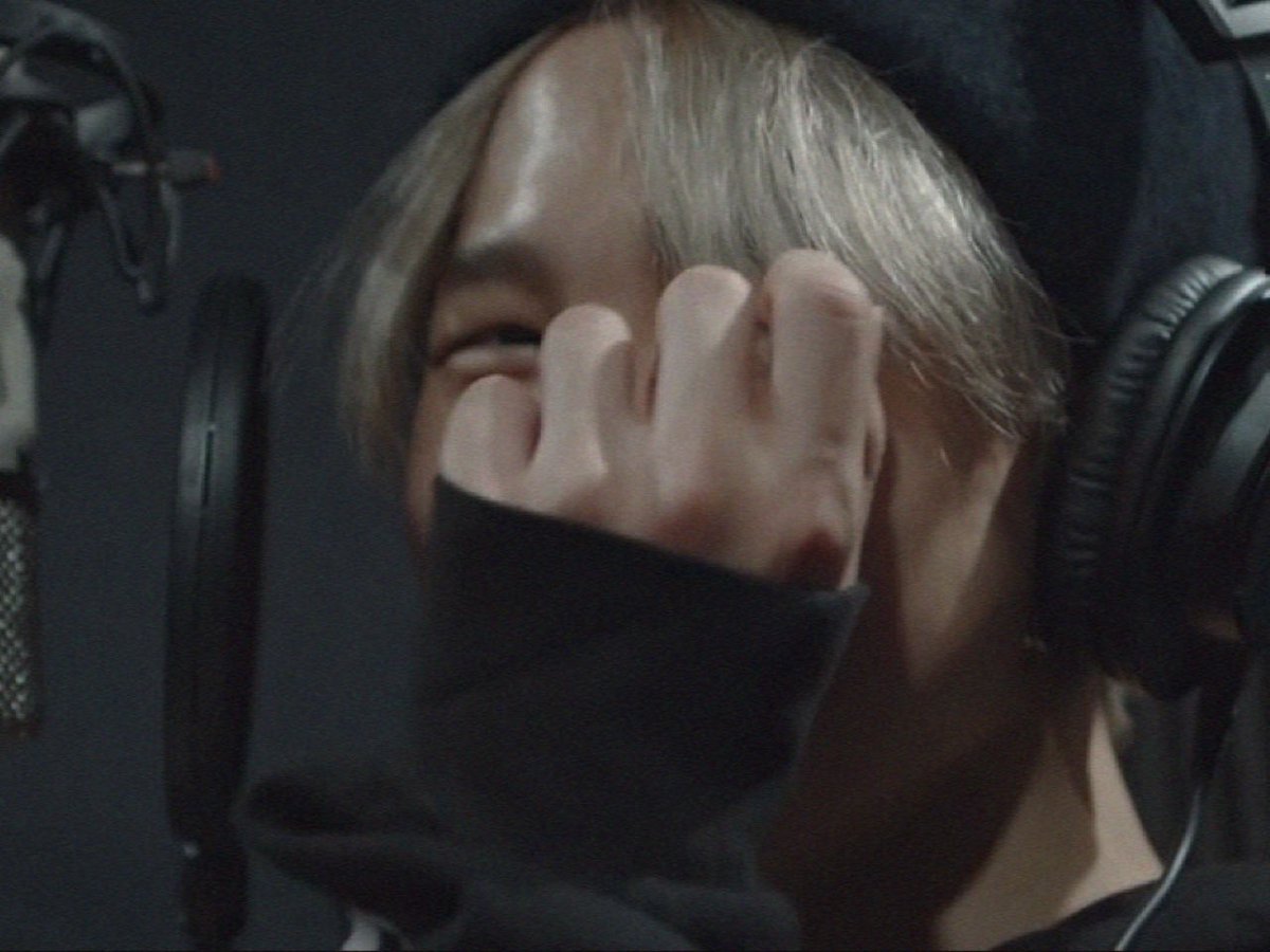 barbiefobia's tweet photo. jimin shyly covering his smile with his hand, he’s so precious https://t.co/QXxT91cCOx