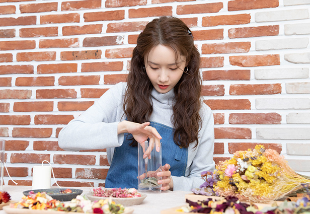 [COMPILATION] 200428 YoonA SONE Note Vol 27 (31P + 1 VID) - Making of Botanical Candle cr SONE Japan (1/3)

DL: mediafire.com/file/w3gtllgaw…

#YoonA #윤아