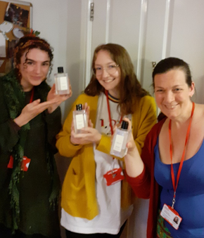 RotundaLtd's tweet photo. Thank you @JoMaloneLondon & @EsteeLauderUK for the luxury hand sanitisers that we are distributing to keyworkers across the northwest, including #ImagineIndependence mental health Keyworker staff pictured here โญ๏ธโญ๏ธโญ๏ธ
#charitytuesday #WorldDayForSafetyAndHealthAtWork
#keyworkers https://t.co/LXCZsnlnwj