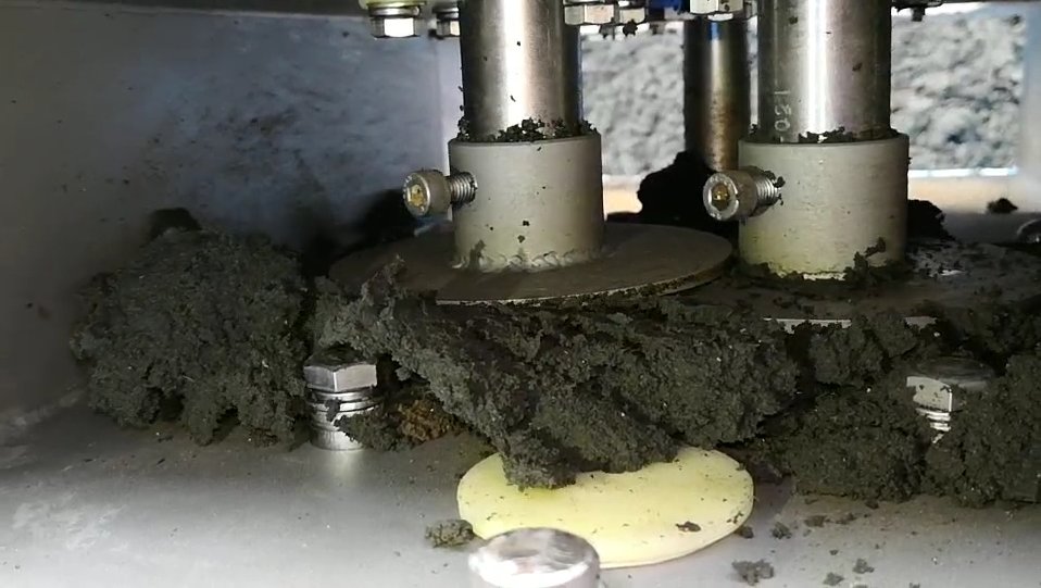 WaterClean1's tweet photo. One of the biggest wastewater issues we see today is sludge management and transport. We have a great solution with our partner #Dewlink who manufacture the #Swingmill dewatering system. We have a great trial system which we can transport and operate in our van or truck #sludge https://t.co/qxSS0i0sDn