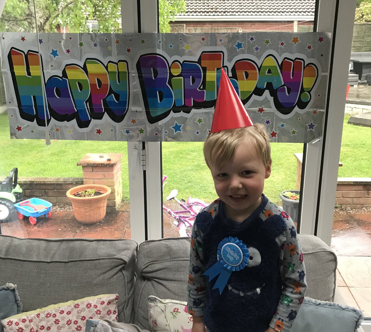 Vid_83's tweet photo. Happy 4th Birthday Will. Wishes he was with all his friends at school, but has been busy carrying out arrests all morning @MpNursery https://t.co/sf1sKad4GP