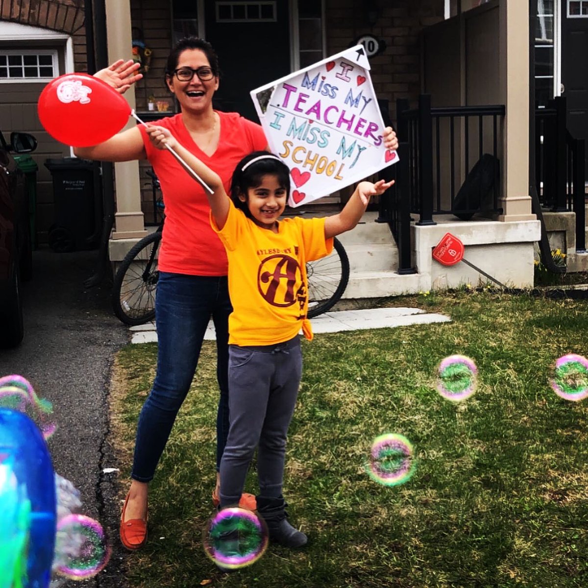 heatherlegrow's tweet photo. We try to inspire the smile @PeelSchools but the smile was returned to us by @AylesburyPDSB students and their families! What an amazing experience @msmasood25 https://t.co/lhK6Oc604y