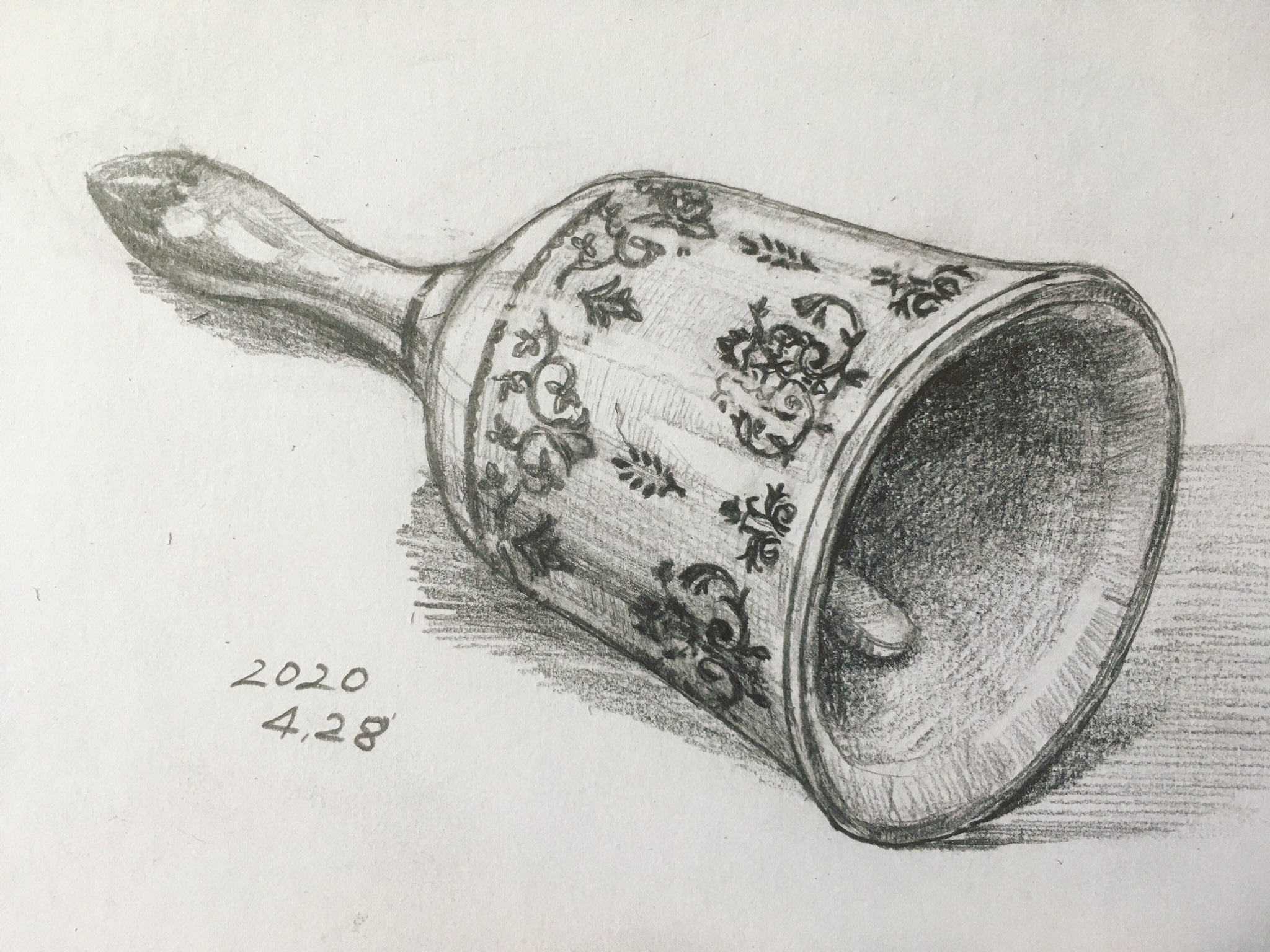 らっきー No Twitter 毎日デッサン計画 デッサン スケッチ 鉛筆画 美術 毎日デッサン計画 Dailydrawingplan Dessin Drawing Sketch Art Artwork Pencildrawing ハンドベル Handbell 陶器のベル Pottery T Co Wrdf2narlx