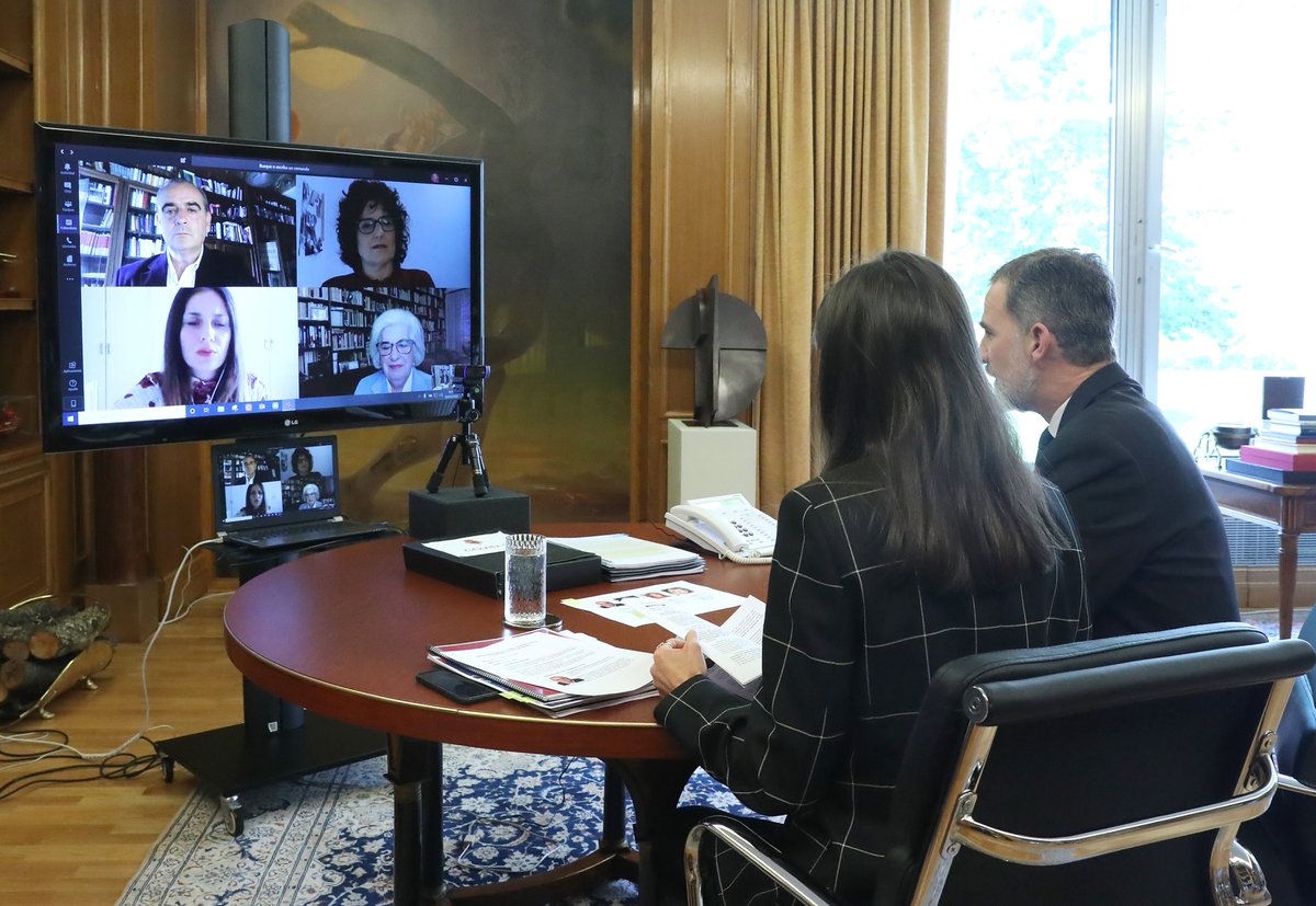 Los Reyes con el voluntariado.  En una videoconferencia con los responsables de la Plataforma de Voluntariado de España (<a href="/pvoluntariado/">Plataforma del Voluntariado</a> PVE) les explicaron que más de 1,5 millones de personas están implicadas en el voluntariado social,  el gran protagonista de la crisis #COVID19
