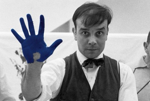 vickyart10's tweet photo. #TwitterCultural #AzulKlein #BlueKlein #TalDíaComoHoy de 1928 nació #YvesKlein en Niza, Francia, un gran artista creador del #IBK Internacional Blue Klein. Hoy lo recordamos con algunas de sus obras exhibidas en la pasada exposición "Yves Klein" del @muac_unam 
Va foto-hilo📷🧵💙 https://t.co/w4DOeKlFst