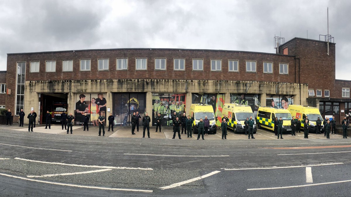 South Lancs @NWAmbulance and @LancashireFRS observing a 1 min silence in respect off all those that have lost their life’s in the fight against #COVID19.
#NWASSouthLancs @WMgr_Penwortham @dsuart