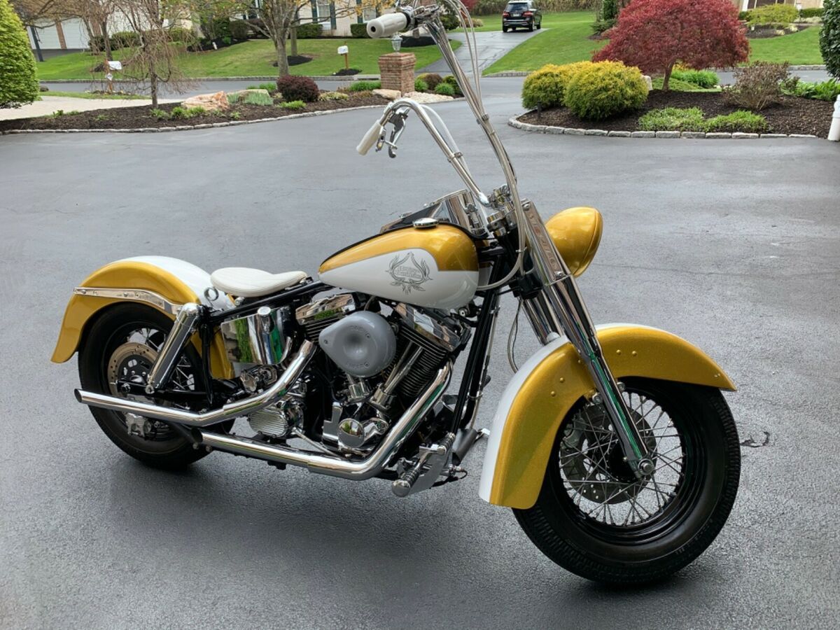 We're diggin' this 1977 Harley-Davidson FLH for sale via <a href="/rocker_co/">Rocker.co</a>. Check it out at bit.ly/3eVkeGX
