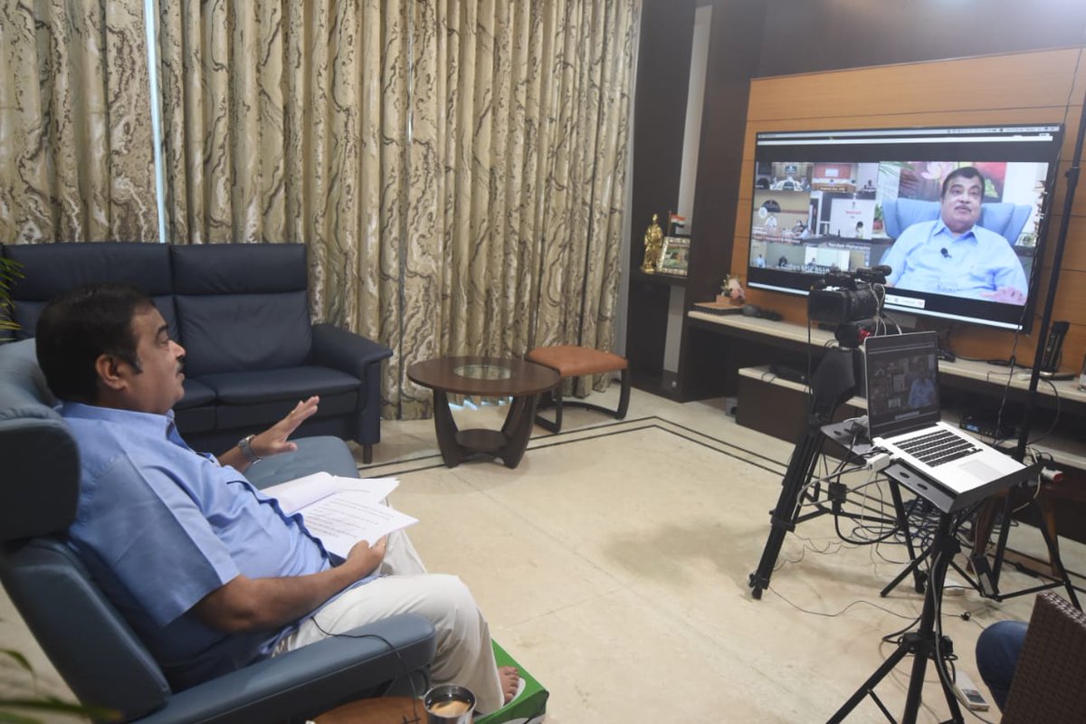 nitin_gadkari's tweet image. During the meeting of State/UT Road Transport Ministers via video conferencing, emphasised on taking urgent action to remove blockades in interstate movements of trucks carrying essential goods.