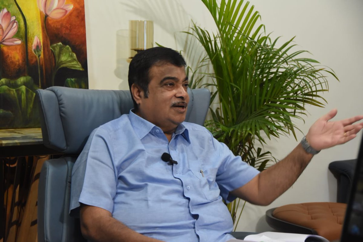 nitin_gadkari's tweet image. During the meeting of State/UT Road Transport Ministers via video conferencing, emphasised on taking urgent action to remove blockades in interstate movements of trucks carrying essential goods.