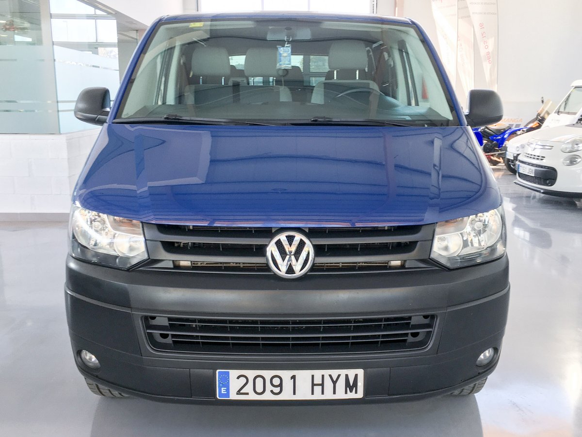¿Buscas una furgoneta? Tenemos esta Volkswagen Transporter 2.0 TDI 115CV de 2014. Puede ser tuya por 18.000€ (IVA y transferencia incluidos). Además, si la financias, empiezas a pagarla dentro de tres meses. Más info por privado.