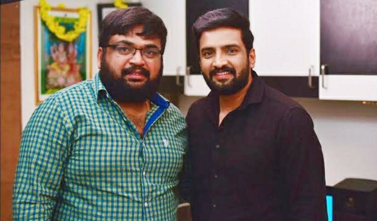 KKumaravelMKS's tweet photo. Happy birthday Sir 🎁🎂@santakani007 @iamsanthanam @itisprashanth @Prabakarthi5 @Ramakrishsn @kavinsanthanam @KaranatkaC @santhanam_Ap 🙏 https://t.co/2tEIqsdWmV
