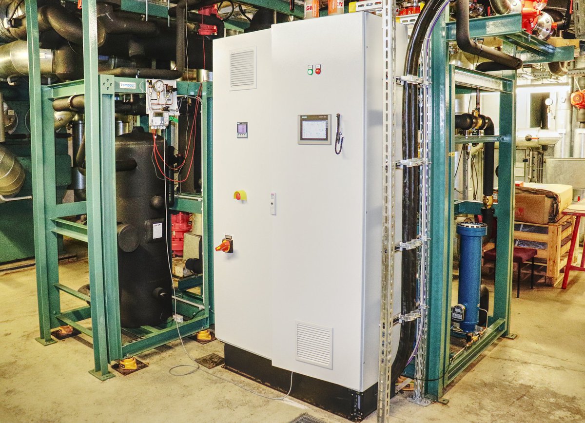 KaelteKlimaNews's tweet photo. Das #Helmholtz-Zentrum in Potsdam plante die Erweiterung seiner Kälte-, Klima- und Heizzentrale. Zum Einsatz kam ein 300 kW-Kaltwassersatz inklusive Wärmerückgewinnung mit dem natürlichem #Kältemittel CO2 (R744). Eine Reportage in der #KKA: https://t.co/bjoJF4LN7w https://t.co/PDXWJtw7CA