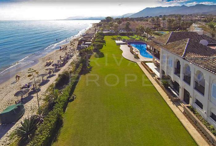 PropMarbella's tweet photo. Frontline beach villa for sale in Las Chapas, #Marbella

✔️7 En-suite Bedrooms
✔️Direct Access to the Beach
✔️Close to Many Golf Courses
✔️Spectacular Unobstructed Views over the Beach

Info: https://t.co/Wo3rwRJQ7s https://t.co/FUO0PJJ1gb