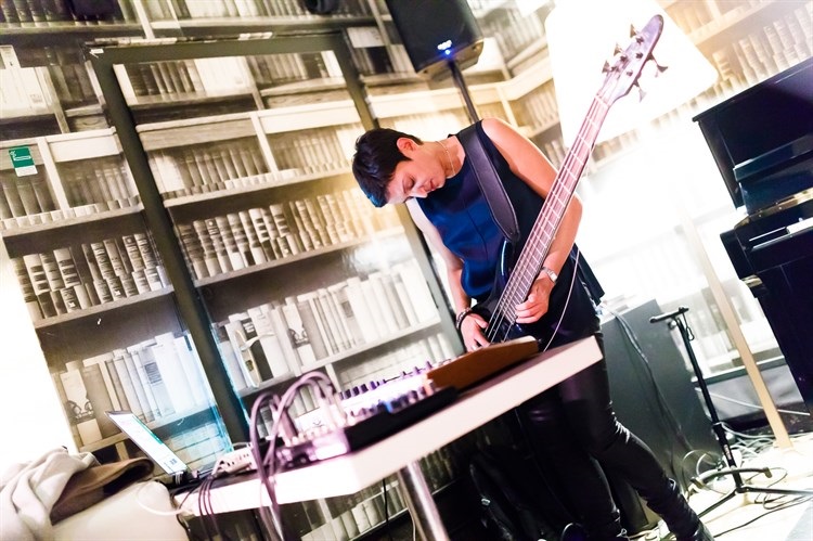 Great livestream gig tomorrow night from our friends at <a href="/iklectikartlab/">IKLECTIK</a>, featuring music from: 

🎻 Experimental violinist <a href="/miazabelka/">Mia Zabelka</a>
🎸 Guitarist / sound artist <a href="/zahramani/">Zahra Mani</a> 

Tune in #LiveOnTheSampler at: bit.ly/3ayER8x