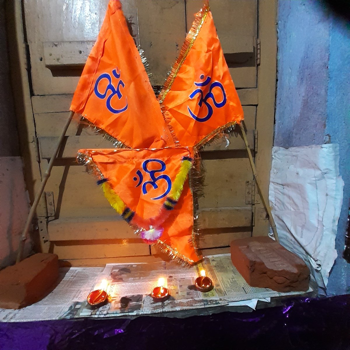soham_and's tweet photo. #DiyaForDharma
#SatvikProtest
But how much awaken Hindu?
Gratitude shown always our Saints valuable lost by pseudo Secularism..
@amitmalviya sir want to more strongly attack on these issue..
#SaffronFlag
#SaffronTwitter https://t.co/8l3pVX0ZOJ