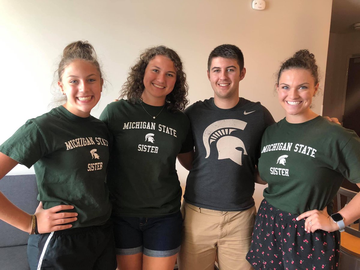 lizzie_lietaert's tweet photo. Spirit week day 2: college spirit! My mom is a BGSU alumni and my big sister currently attends + my dad is a MSU alumni and my big brother currently attends! 🧡💚 #BHSVirtualSpiritWeek 
@BHSStudentCoun https://t.co/WfrA08HDS8
