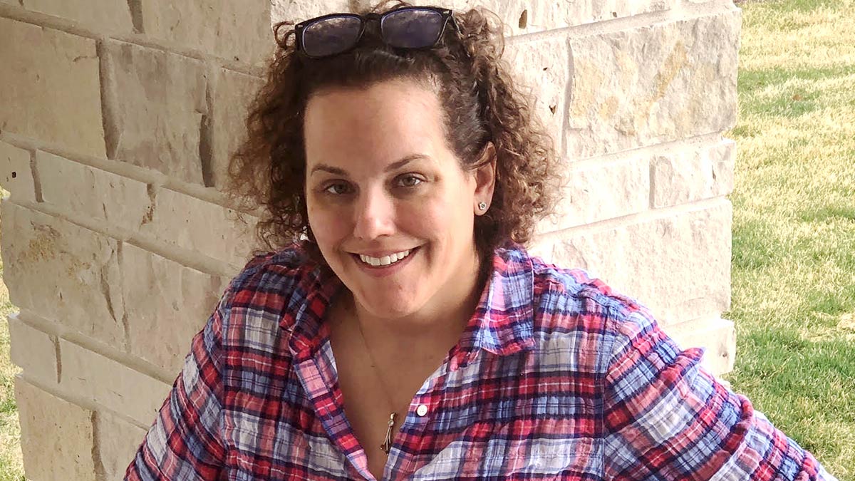GrantThorntonUS's tweet photo. Our teammate Allison's friend Christina has rallied the Milwaukee community to provide more than 2,700 meals for healthcare workers through the Feed Our Frontline initiative, which also supports local restaurants! 👏 Tag your #EverydayHero below! #GTogether https://t.co/vvwbQ4vwGn