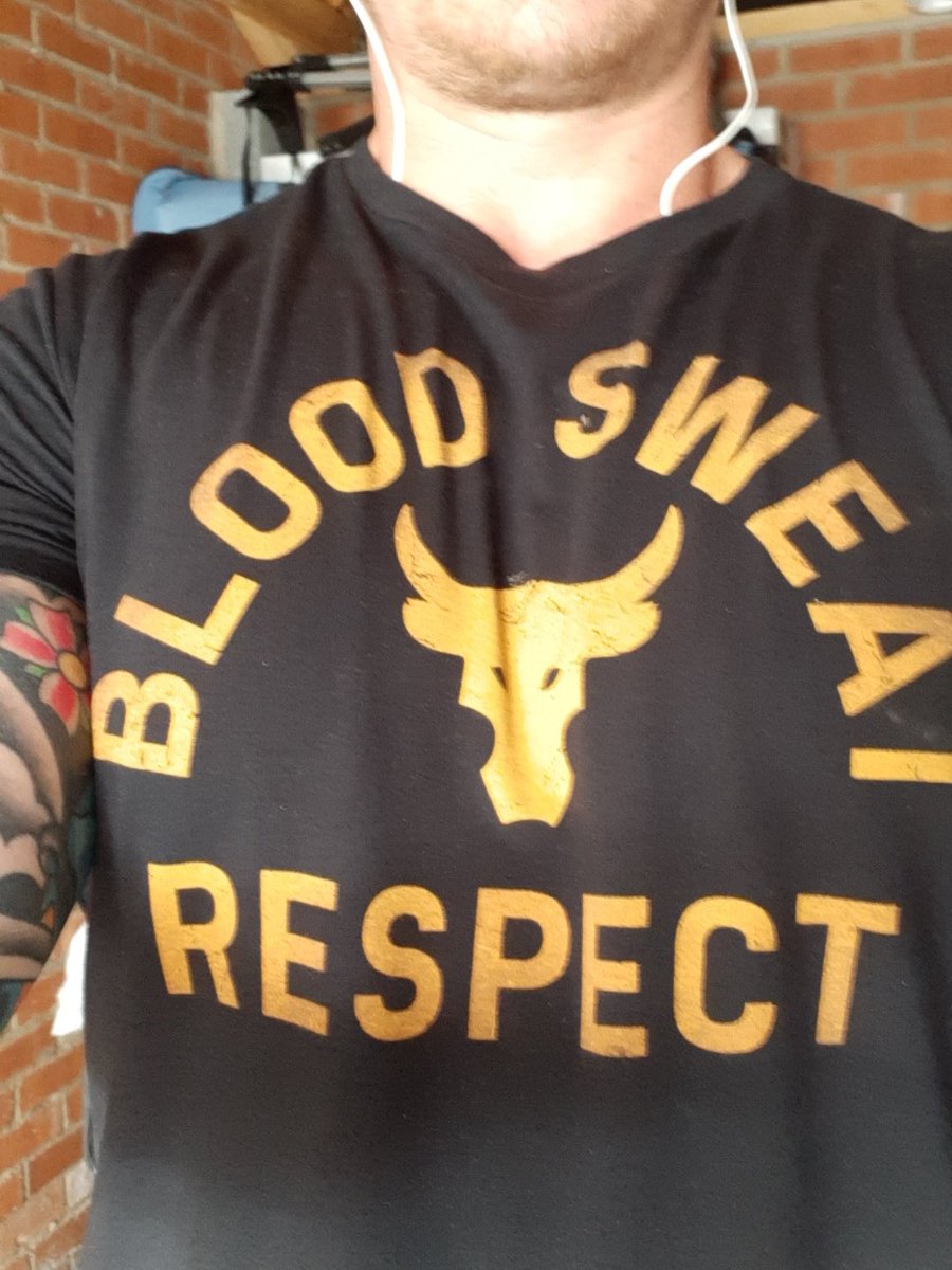 JamesLarvin2's tweet photo. Lockdown biceps and abs session. #adaptandovercome #projectrock @TheRock #underarmour #dadbod #230lbs https://t.co/D6b1GQU3Kz